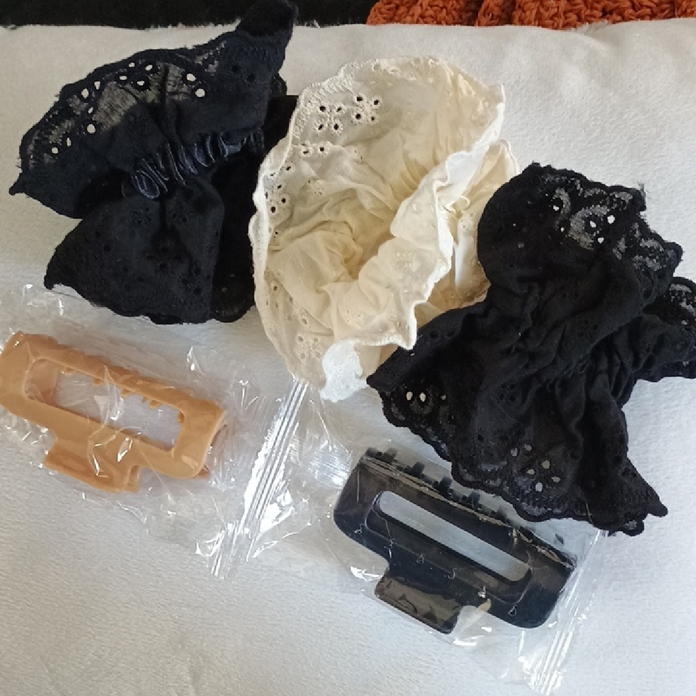Lace Eyelet Scrunchie Set - Black & Cream Hair Accessories